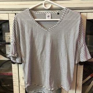 Cabi bell sleeve top
